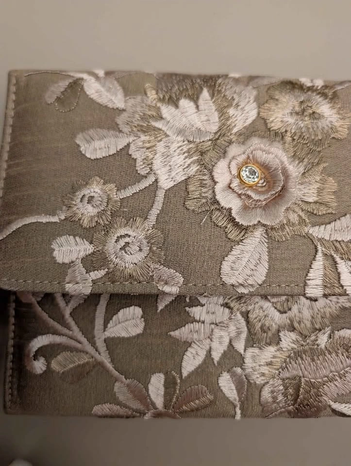 Brand new Bangladeshi embroidered purse with strap - photo 2