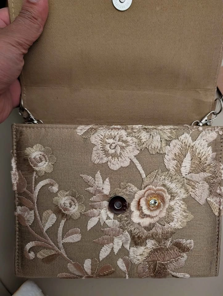 Brand new Bangladeshi embroidered purse with strap - photo 3