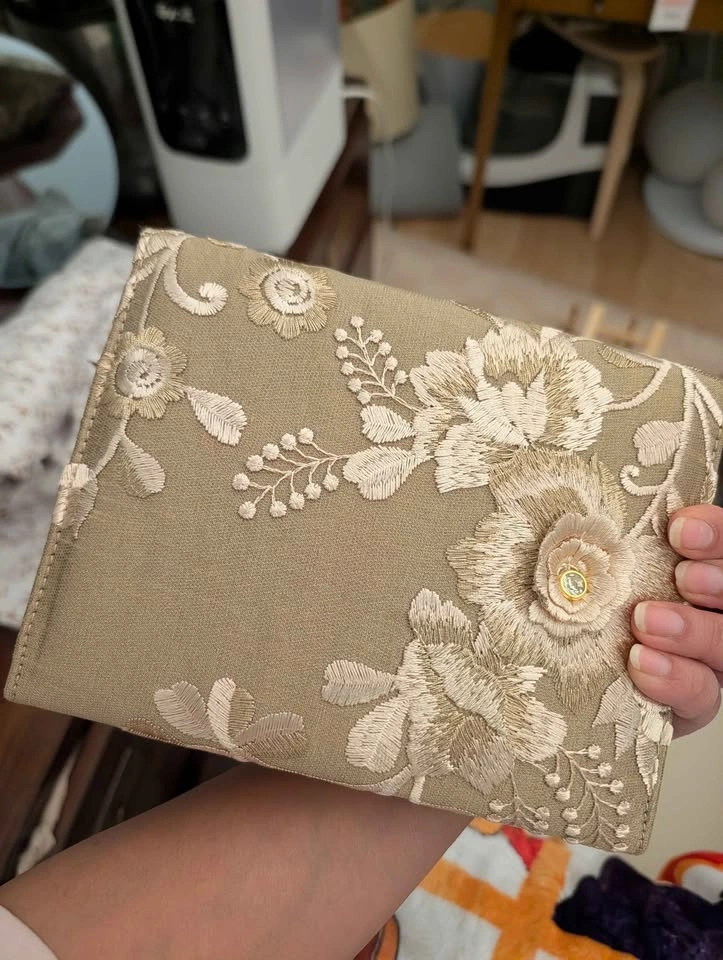 Brand new Bangladeshi embroidered purse with strap - photo 5