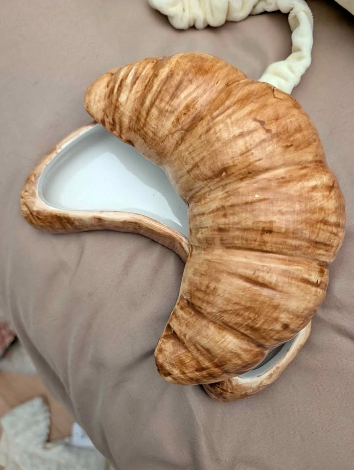 Ceramic croissant dish
