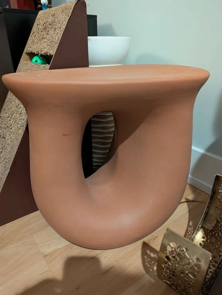 Vera ceramic curved side table - photo 2