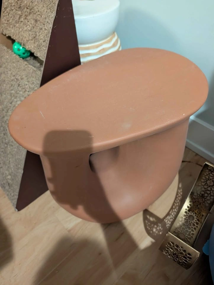 Vera ceramic curved side table - photo 3