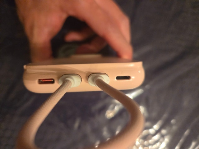 10,000mAh Power Bank – USB-C, Lightning, Apple Watch Charger - photo 4
