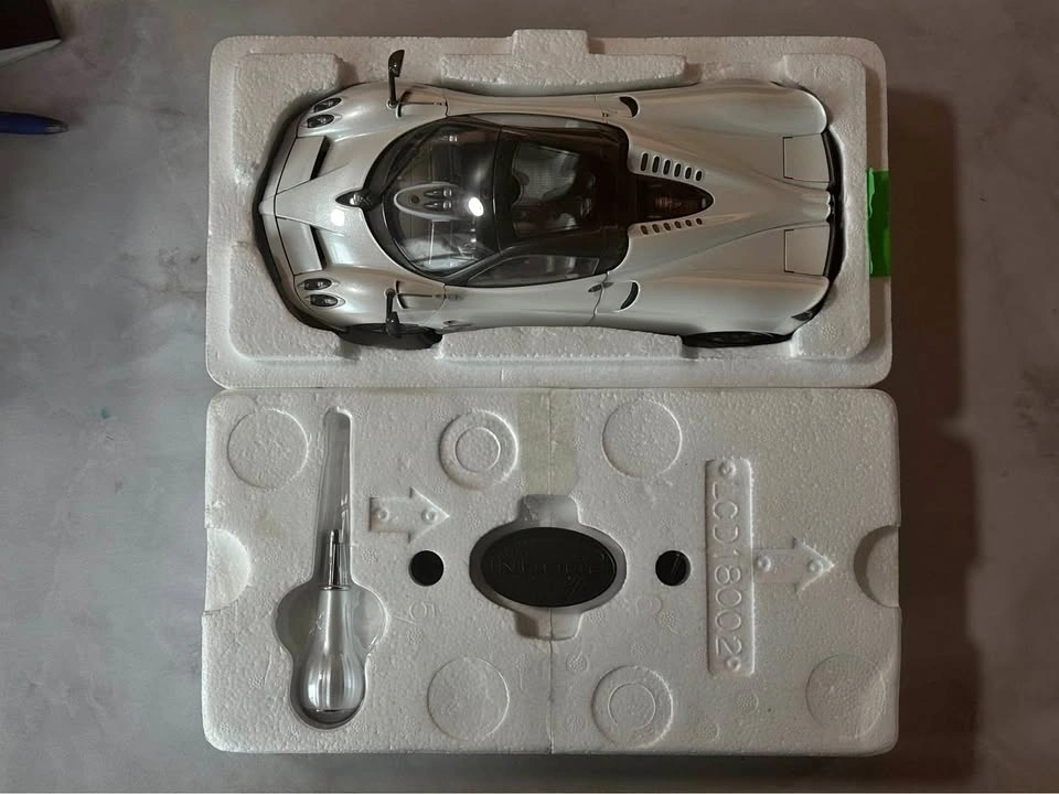 LCD Models Pagani Huayra Roadster 1:18