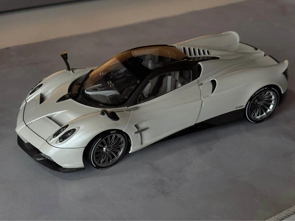 LCD Models Pagani Huayra Roadster 1:18 - photo 4