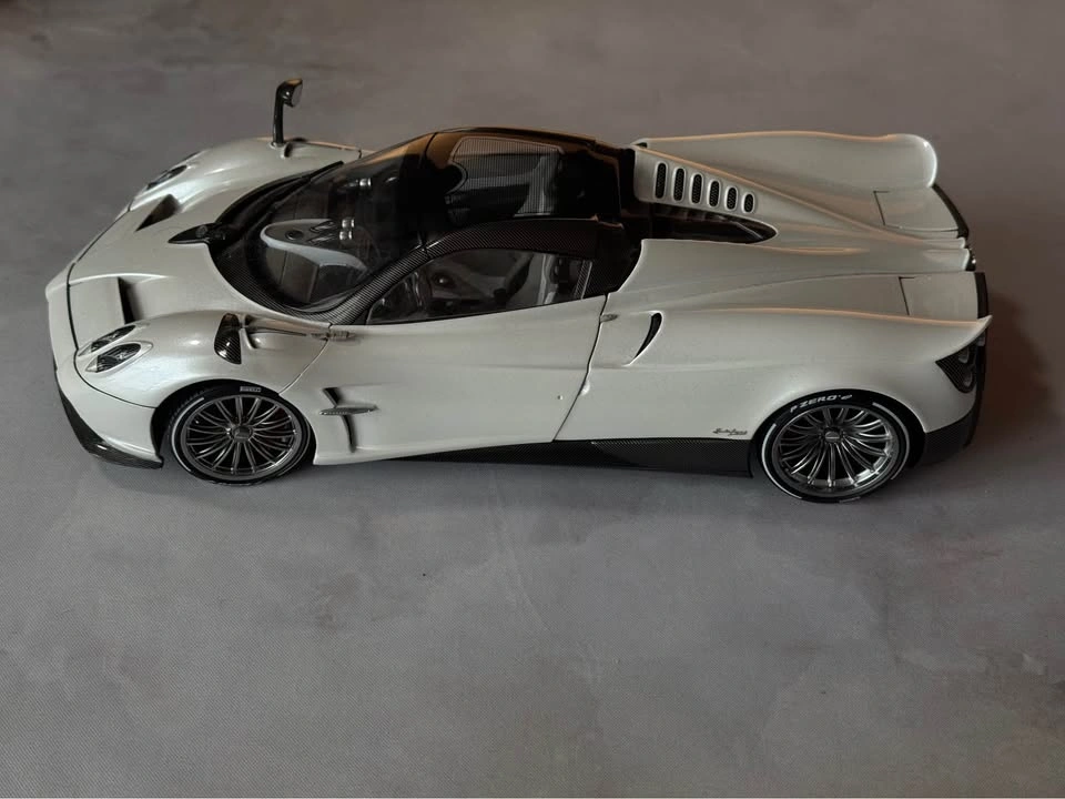 LCD Models Pagani Huayra Roadster 1:18 - photo 5
