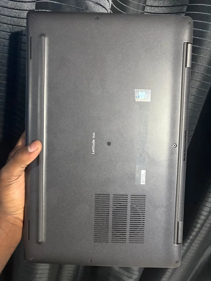 Dell latitude 7520 i7 11th gen - photo 3