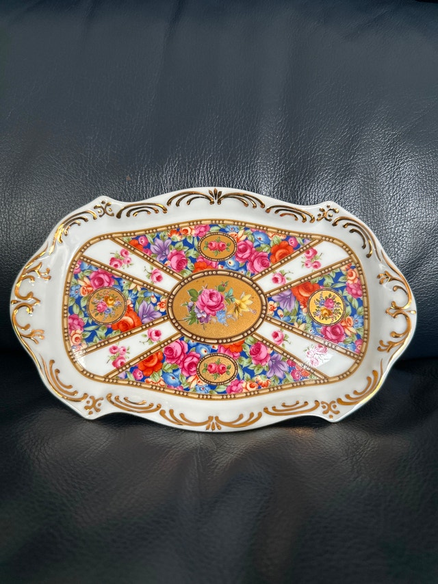 Vintage porcelain decorative tray by GANZ N. TONAWANDA