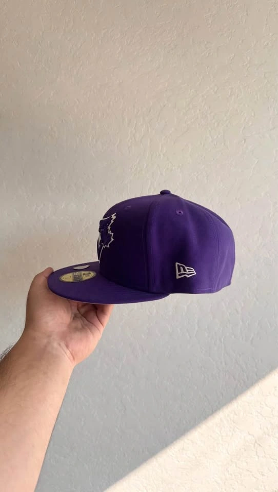 New Era 59FIFTY Blue Jays Purple - 7 1/8 & 3/8 - Brand New - photo 3
