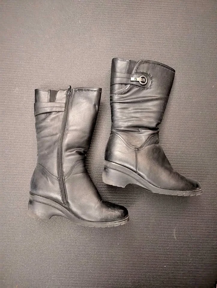 Stylish Black Leather Wedge Boots - Size 39 or 8.5 thumbnail