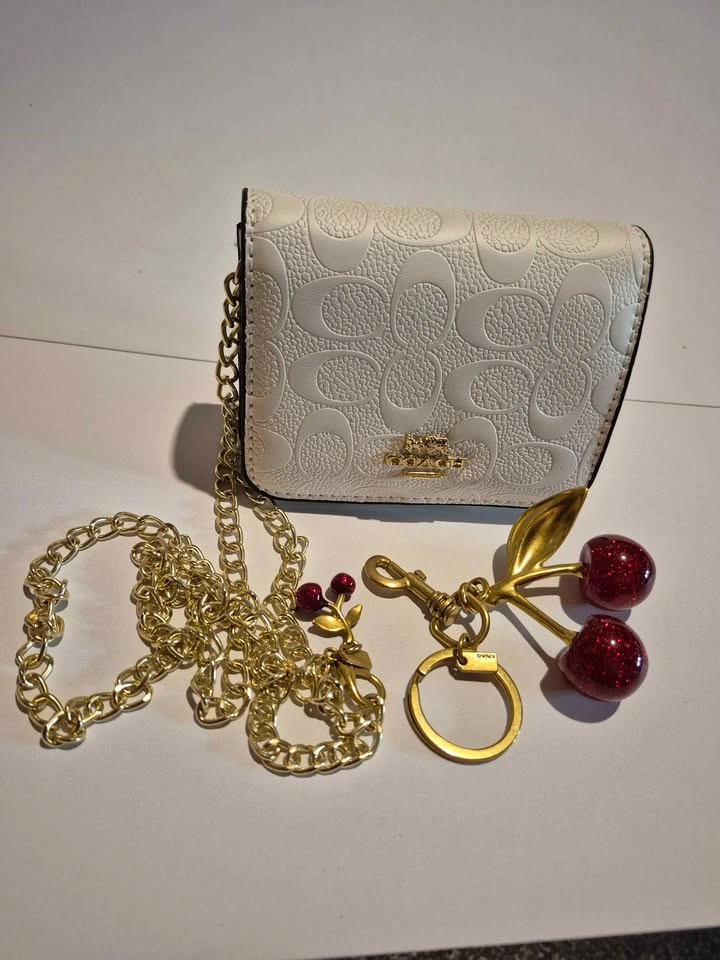 Coach Boxed Mini Wallet White - photo 4