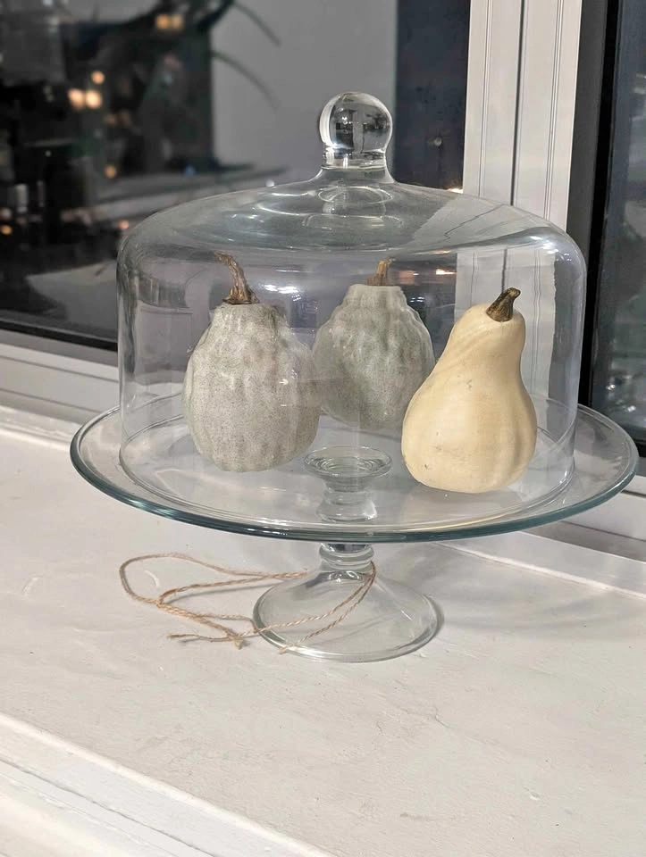 Decor pieces - like new - vase, cake stand, lamp