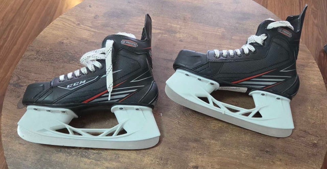 Hockey skates, helmet, and blade protectors - photo 2