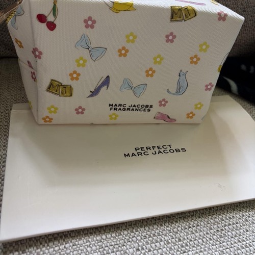 Marc Jacobs Fragrances White Graphic Charm Makeup Bag Pouch - photo 2