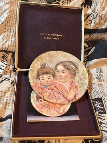 Edna Hibel "Sayuri and Child" Vintage Plate RARE - photo 2
