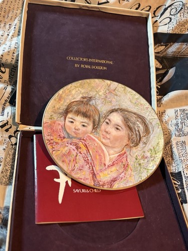 Edna Hibel "Sayuri and Child" Vintage Plate RARE - photo 3