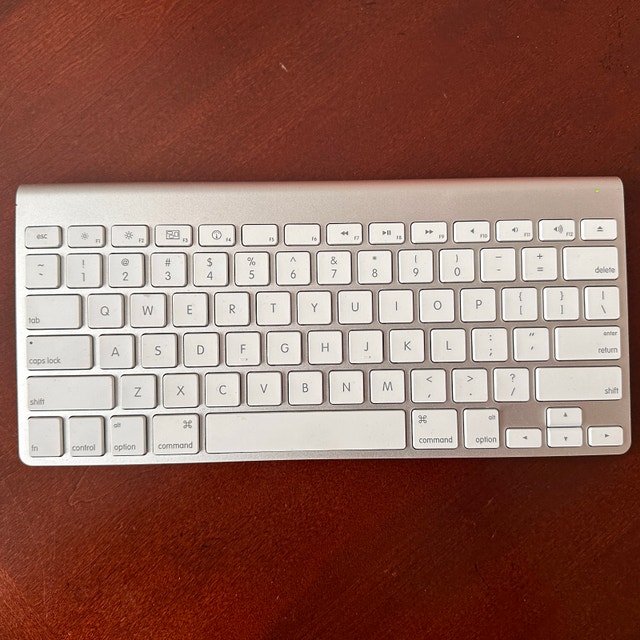 Apple Wireless Keyboard A1314 – Excellent Condition - photo 3