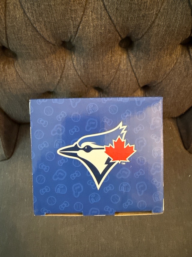 Hello Kitty Toronto Blue Jays Bobblehead - photo 5