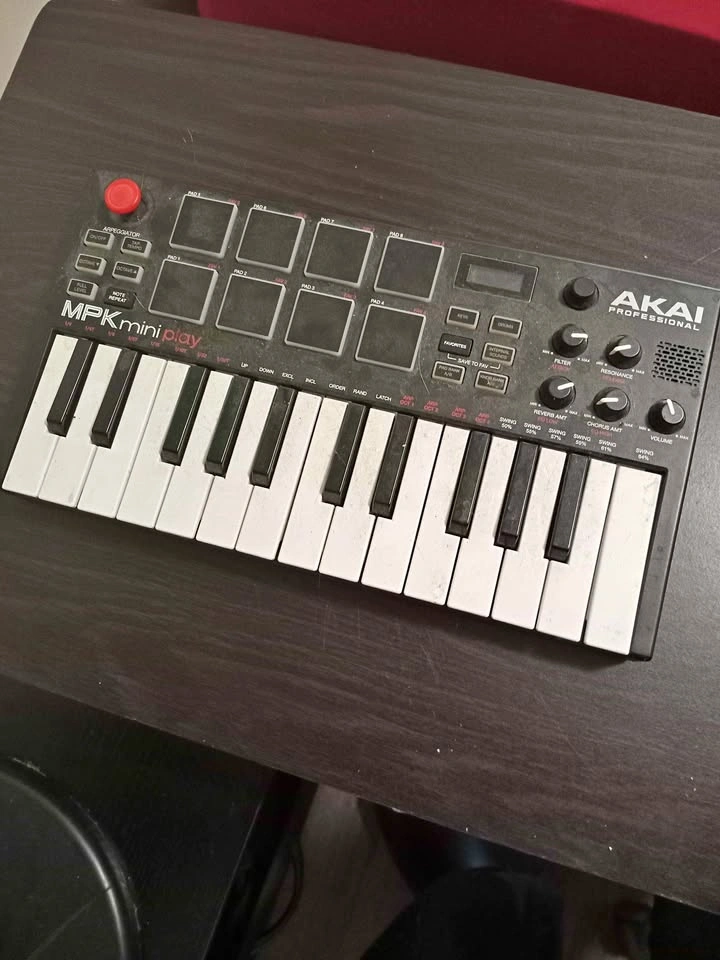 Akai Professional MPK Mini Play