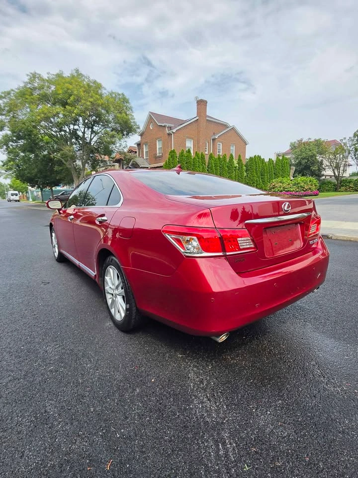2012 Lexus ES 350 Ultra Luxury Sedan - photo 3