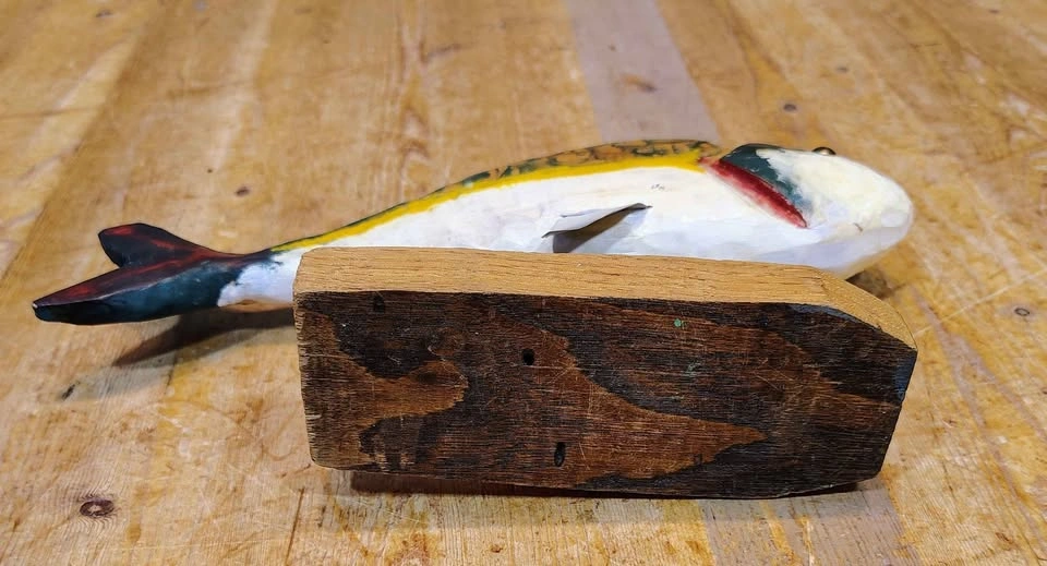 VINTAGE WOOD HAND CARVED FISH COTTAGE DECOR 10 inches - photo 2