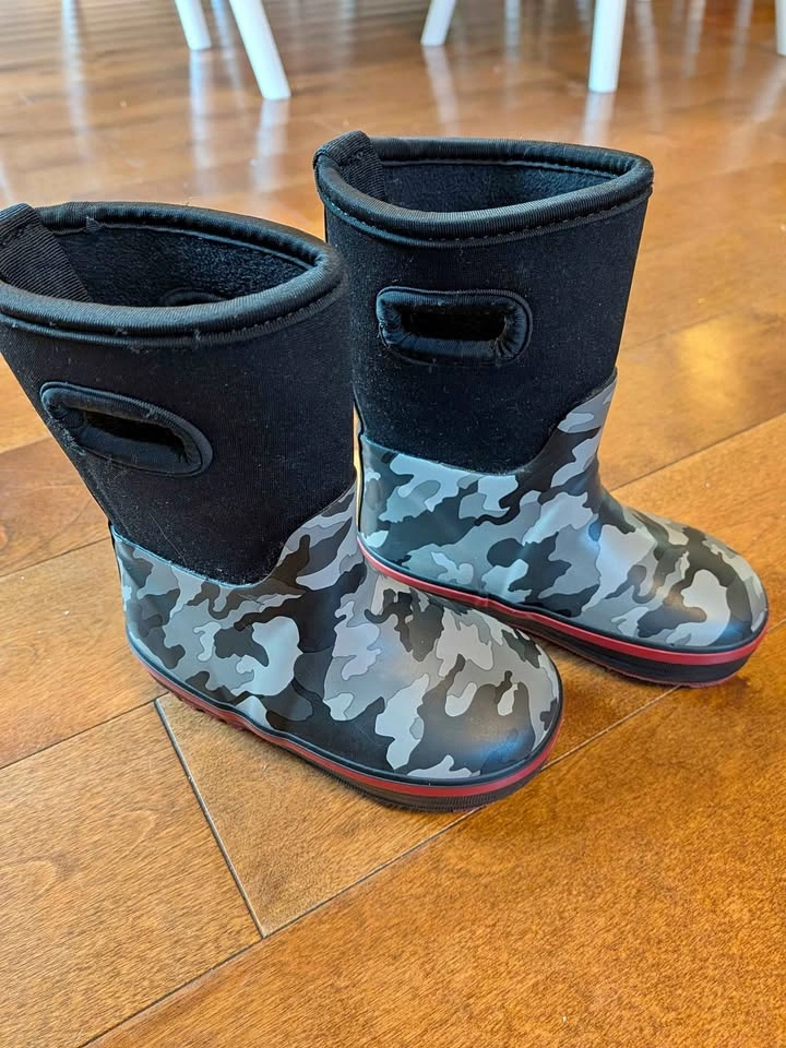 Joe Fresh Kids Rain Boots Size 8