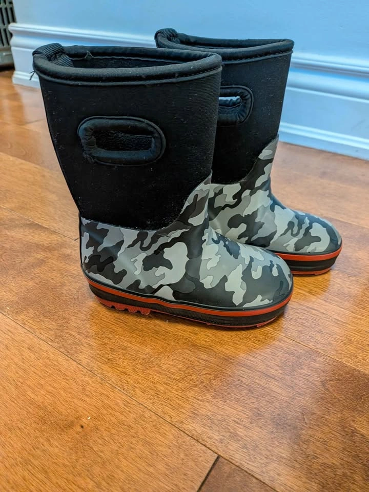 Joe Fresh Kids Rain Boots Size 8 - photo 3