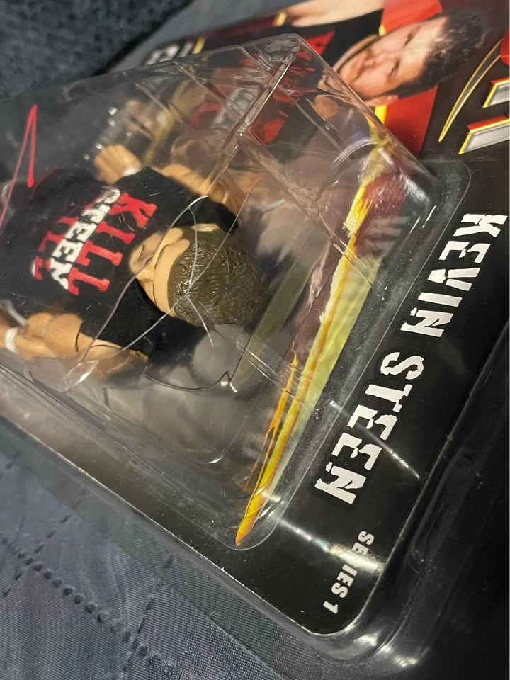 Figures Toy Co. ROH: Kevin Steen (Owens) - Series 1 [SIGNED] - photo 3