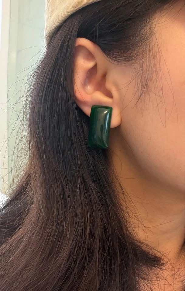Emerald Green Resin Clip-On Earrings - photo 2