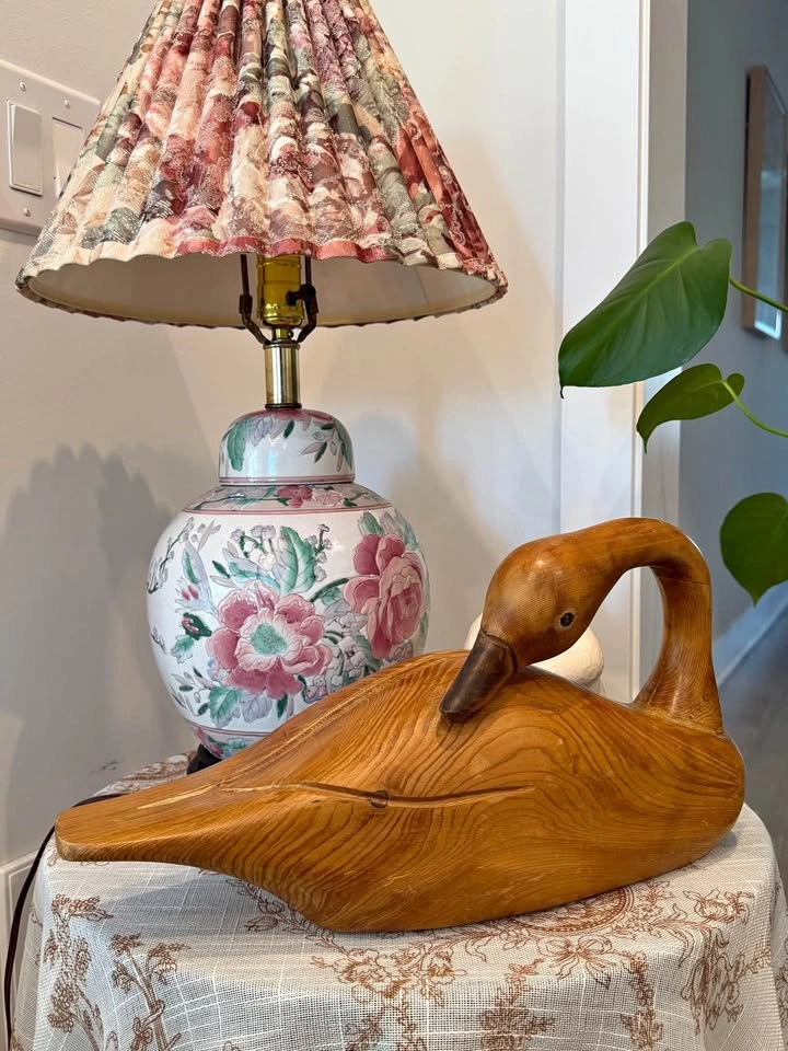 Signed Hand-Carved Wooden Swan Sculpture (1988) – 40cm Vintage F