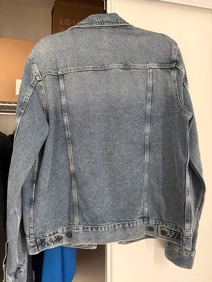 GUESS Men's Classic Denim Jacket - Medium (Medium Wash) - photo 2