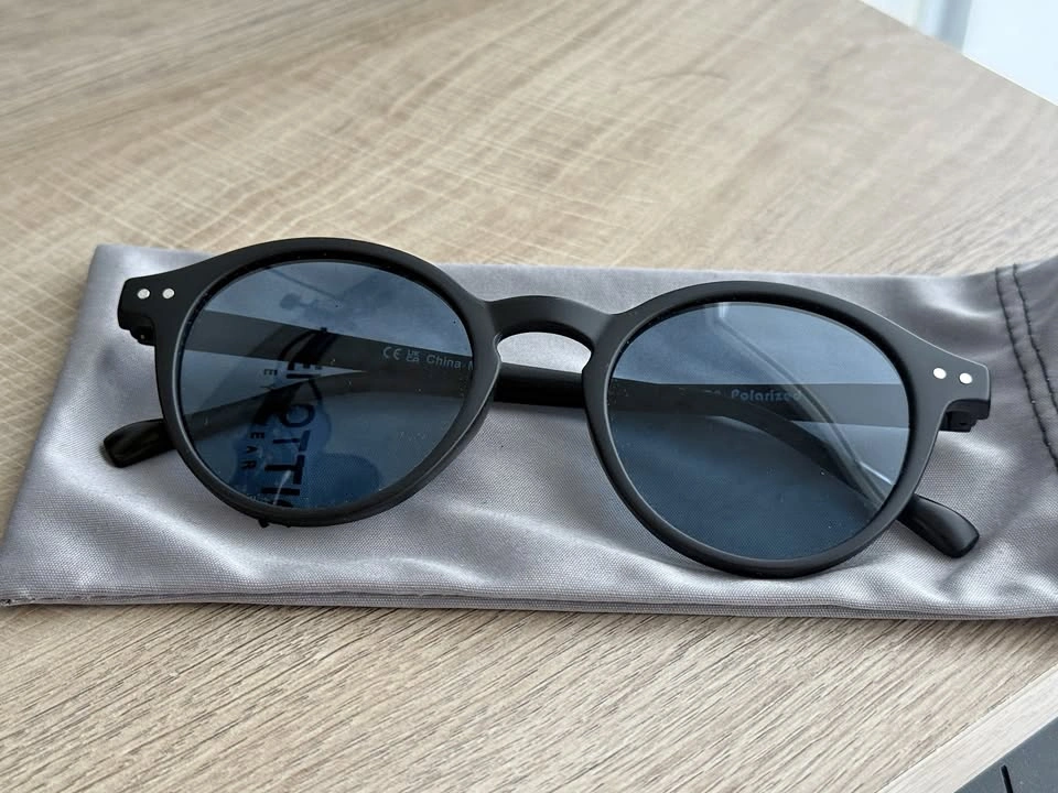 ZENOTTIC Round Polarized Sunglasses (Black Frame / Blue Lens)