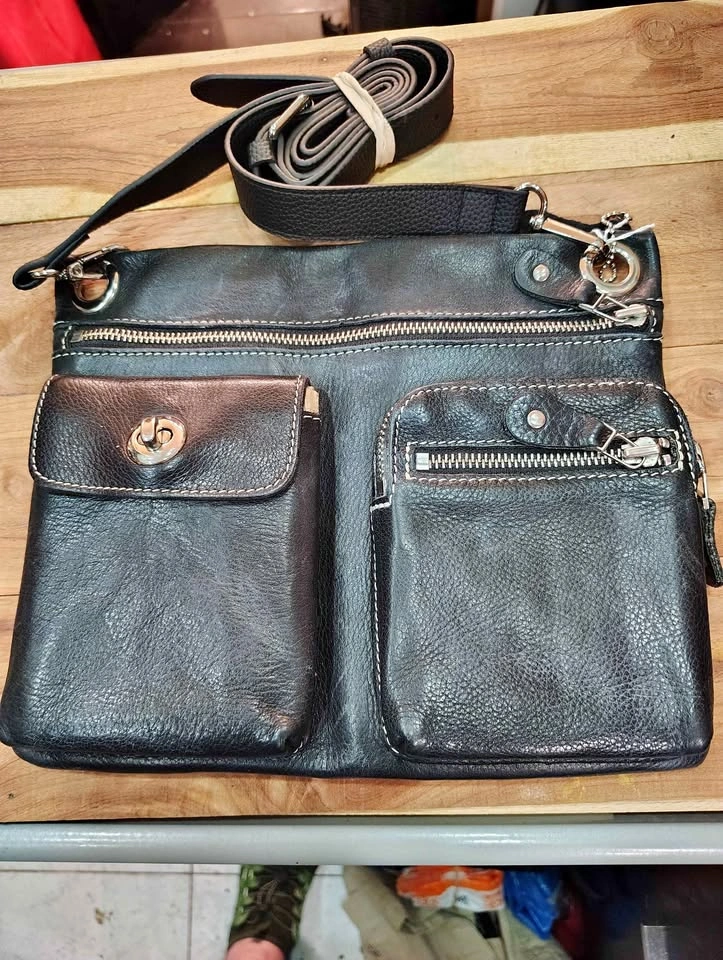ROOTS BLACK PEBBLE LEATHER PURSE 9 X 11 INCHES