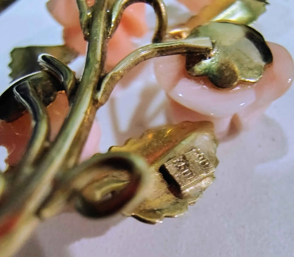Vintage 18k brooch with 4 coral roses - photo 3
