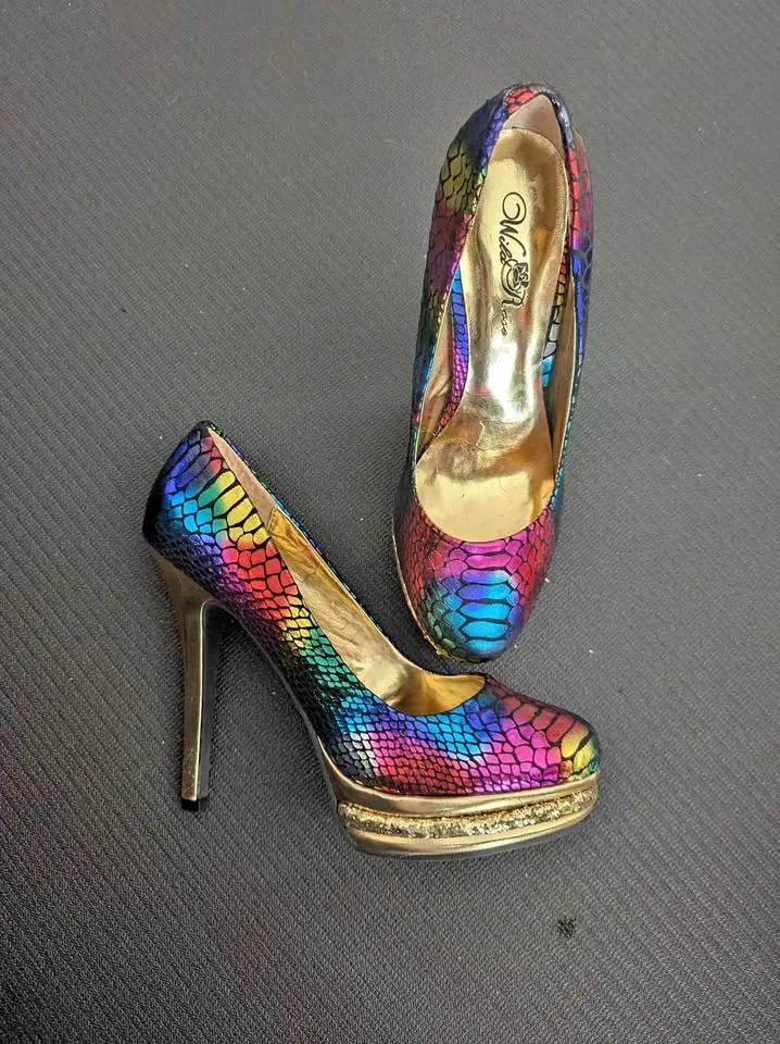 Wild Rose Rainbow Snake Print Platform Heels! Size 8 thumbnail