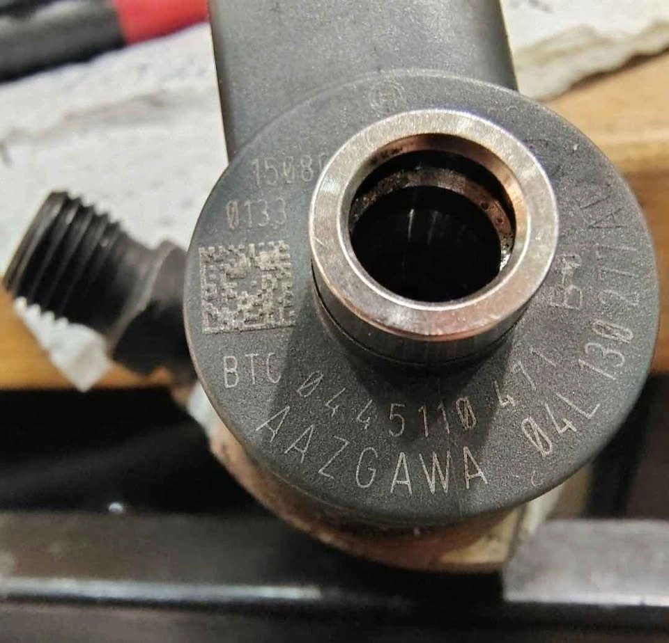 4 ALMOST NEW VW INJECTORS FOR 2015 TDI - photo 3