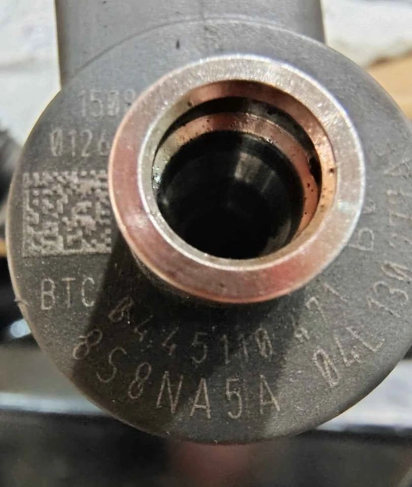 4 ALMOST NEW VW INJECTORS FOR 2015 TDI - photo 4