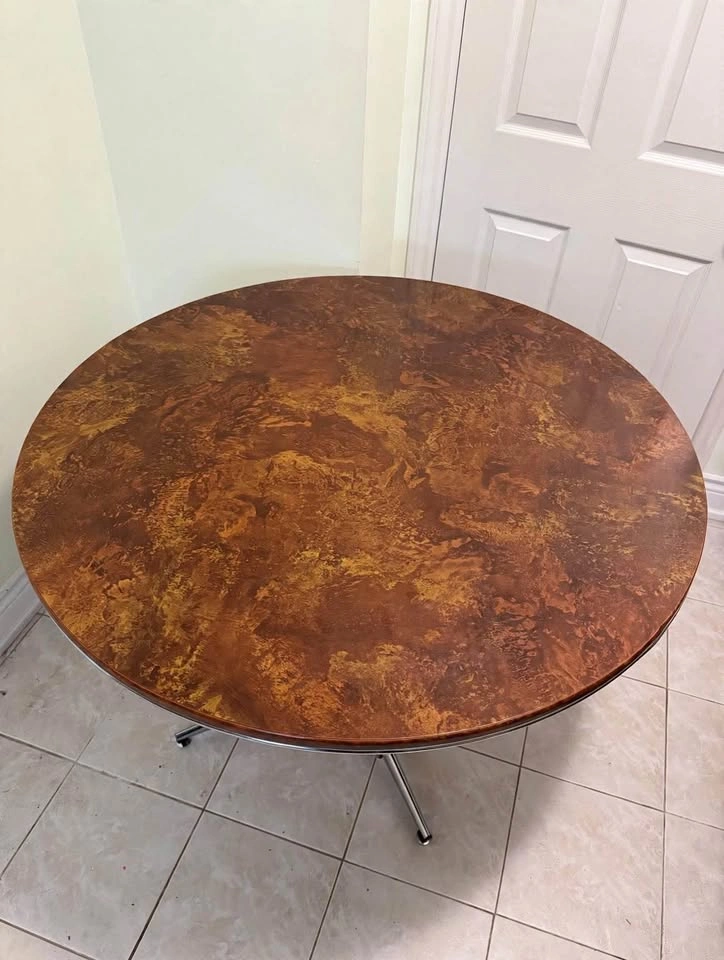 Round Dining Table + 4 Chairs - photo 4