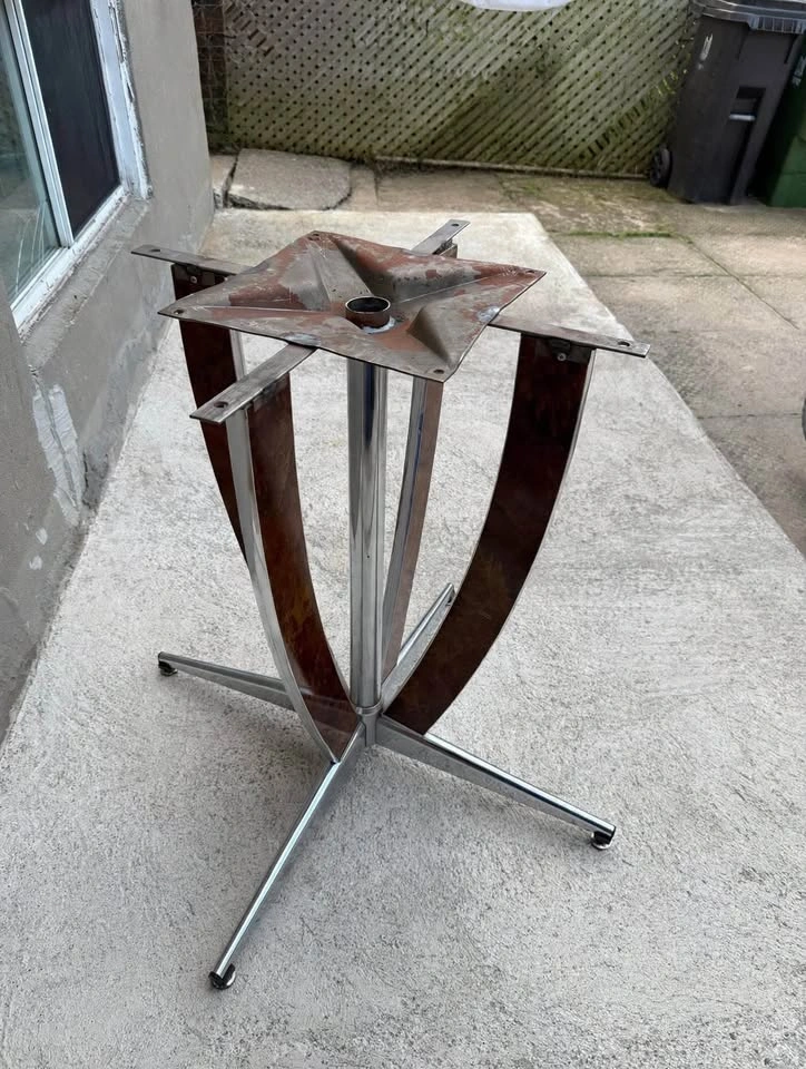 Round Dining Table + 4 Chairs - photo 5