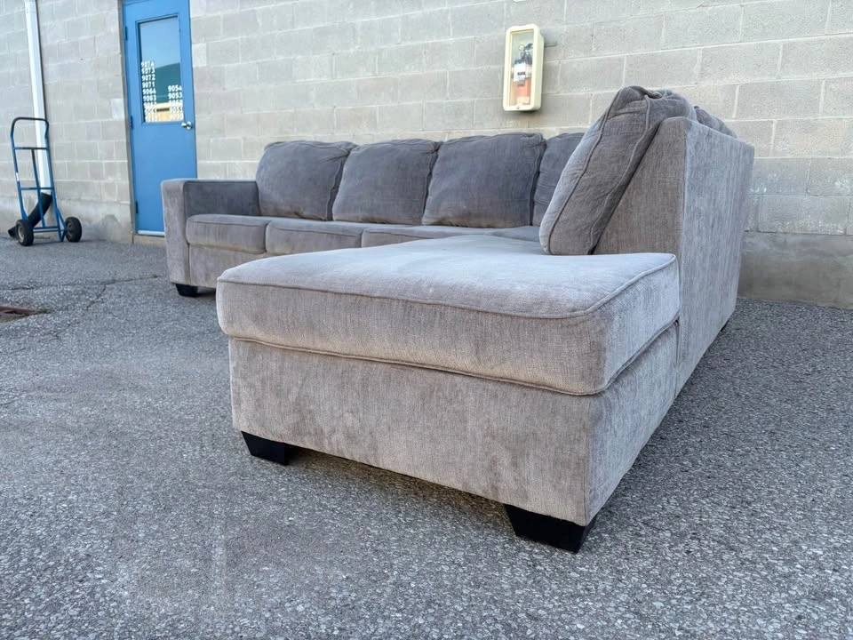 Light Grey Large Sectional Sofa with Chaise - photo 3