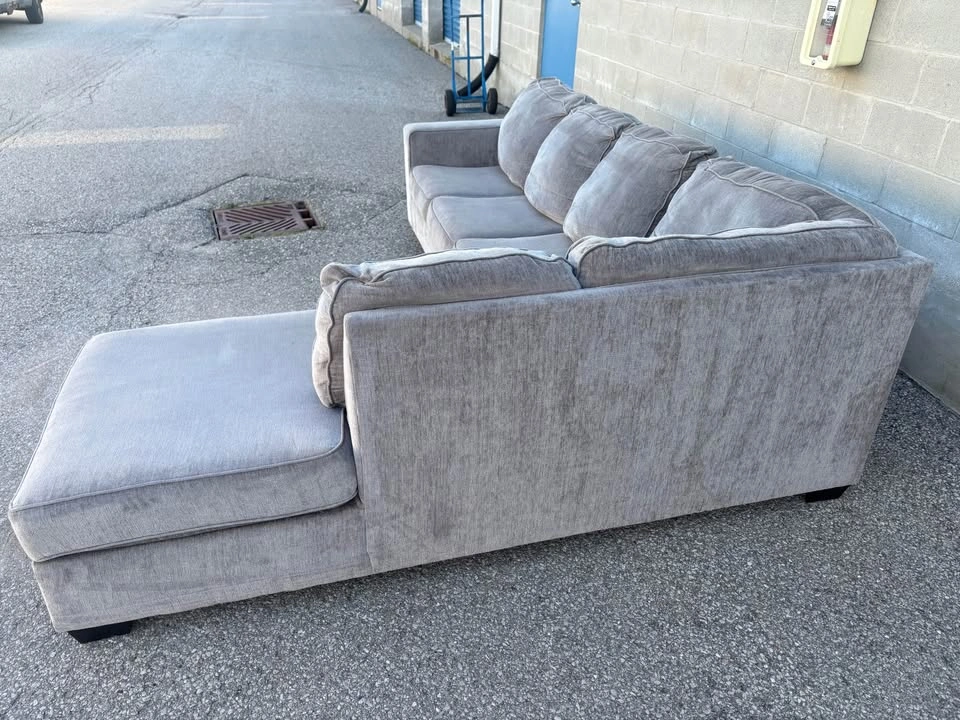 Light Grey Large Sectional Sofa with Chaise - photo 4