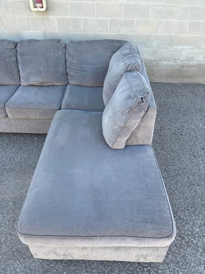 Light Grey Large Sectional Sofa with Chaise - photo 5