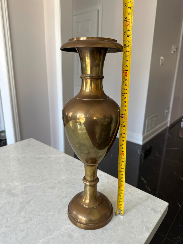 Vintage 18.5” polished solid brass vase. - photo 5