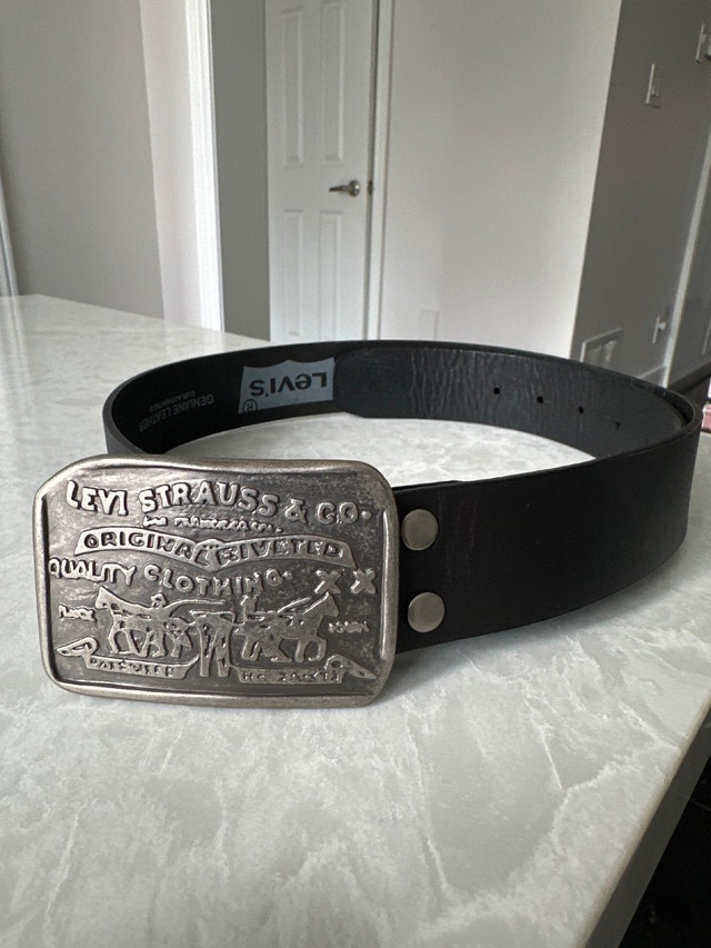 Levi's vintage men's black leather belt, size 36.