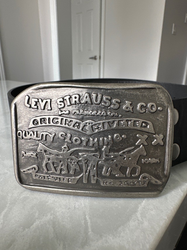 Levi's vintage men's black leather belt, size 36. - photo 2