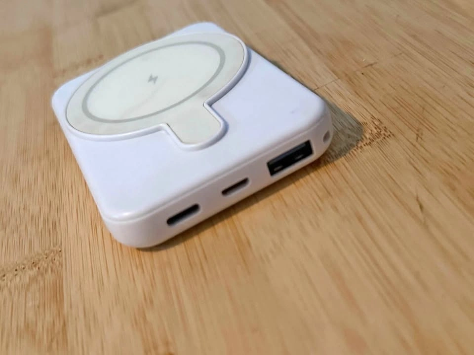 HELIX Wireless Power Bank