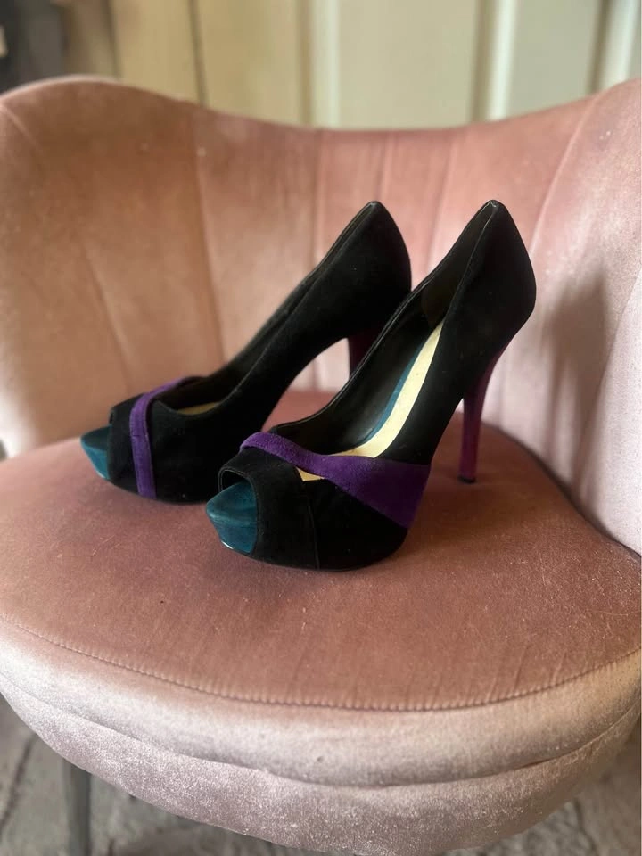 Black, Purple, Fuscia & Teal Guess Peep-Toe Stilettos Size 8.5 - photo 2