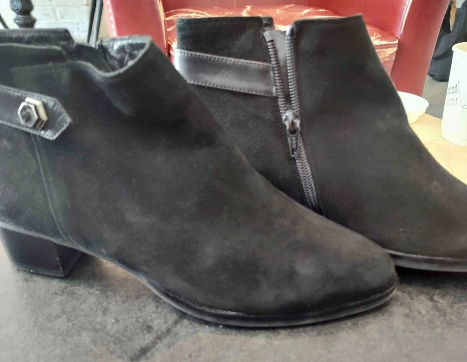 Italian Designer Boots Black Suede Size 7