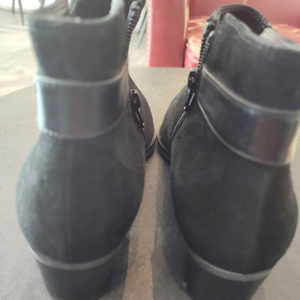 Italian Designer Boots Black Suede Size 7 - photo 3