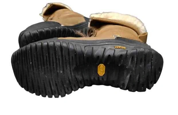 UGG Adirondack Waterproof Womens size 6 - photo 4